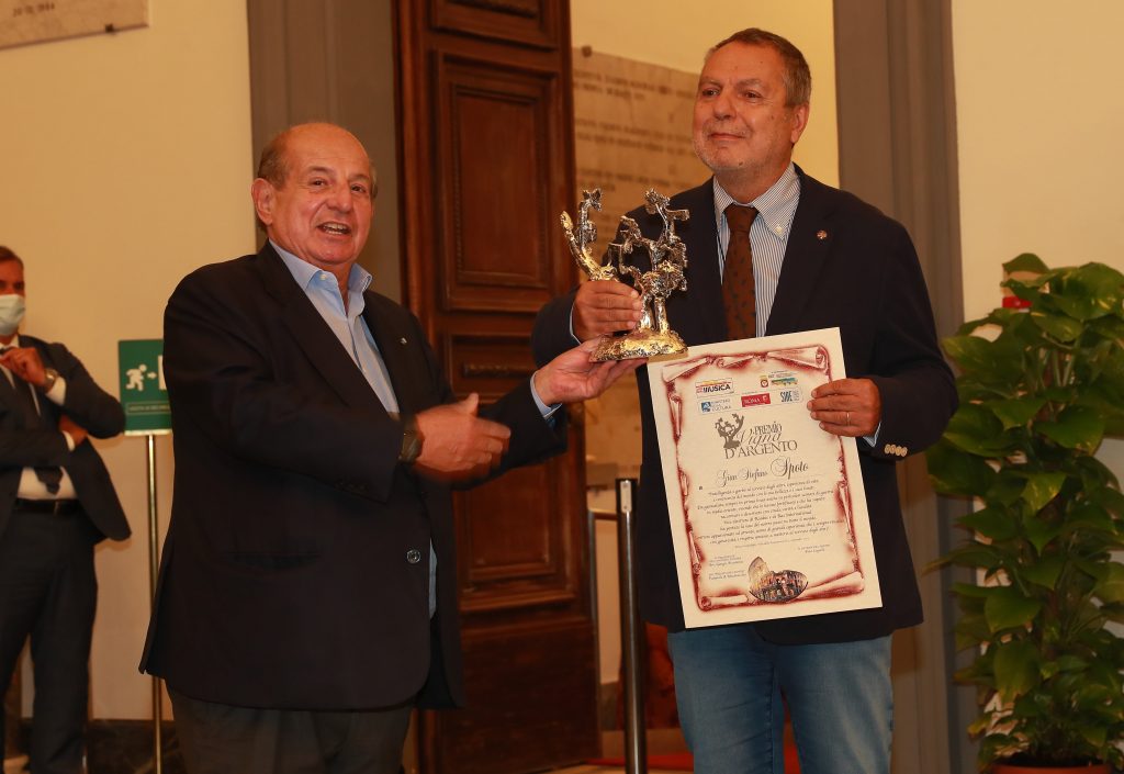 Giancarlo MAGALLI premia Gianstefano SPOTO